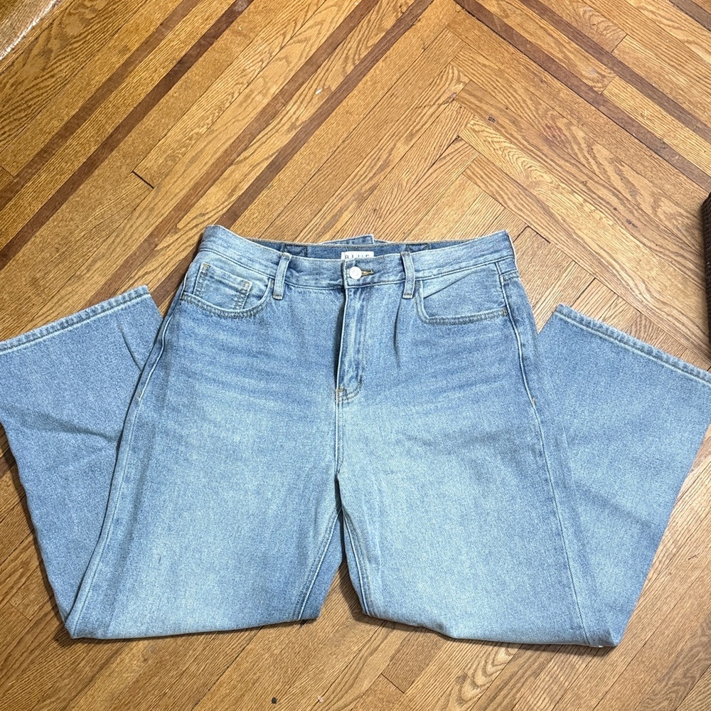 Women's Light Wash Wide-Leg Jeans - Classic Flare Style